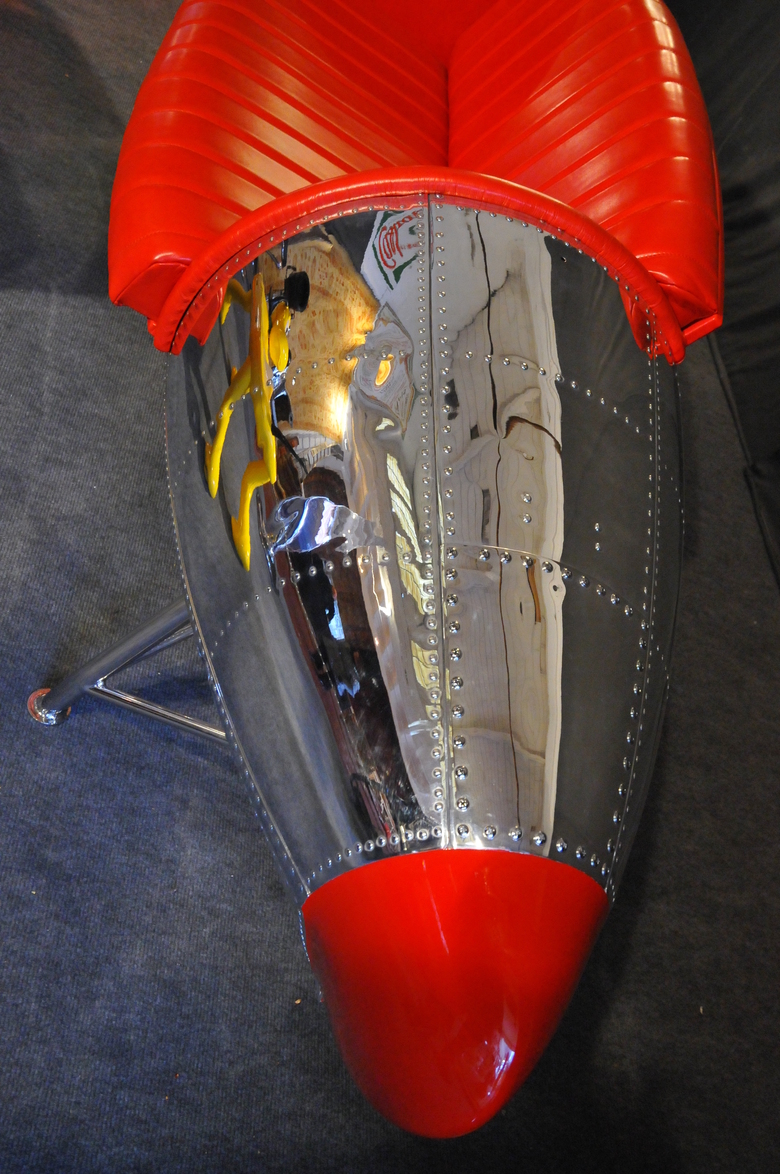 Canapé réalisé à partir d'un flotteur de CANADAIR "Vendu"