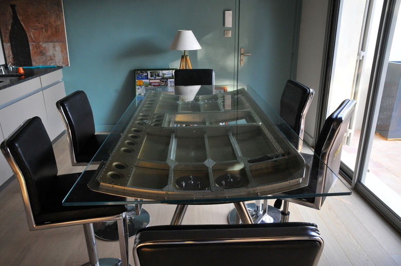 Bureau ou Table de salle à manger aéronautique "Trappe" d'avion Breguet Atlantique Bureau ou Table de salle à manger aéronautique "Trappe" d'avion Breguet Atlantique