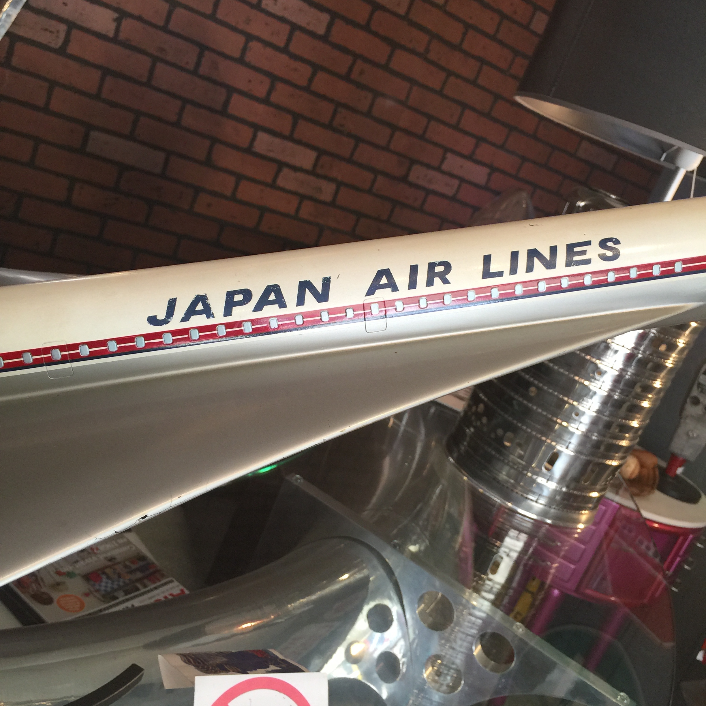 Très belle maquette d'agence de la Compagnie Japan Airlines du 1er modèle de Concorde
