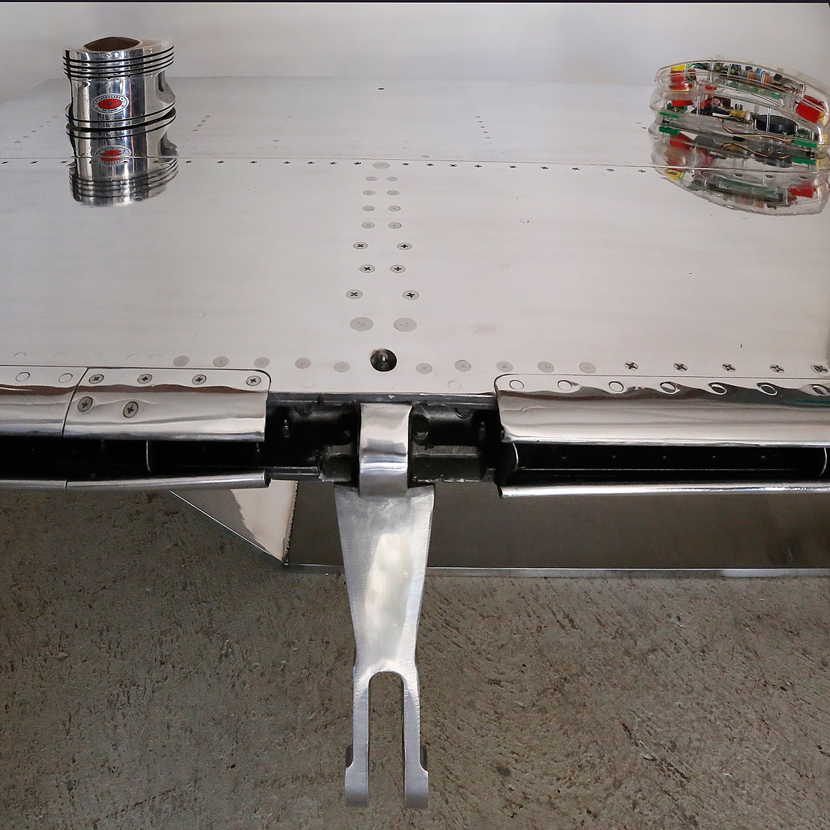 Table de salon "coffee table" Aile de Mirage III - Avion Dassault (vendu)